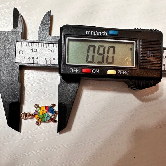 Charm Bracelet with 6 Different Shell and Turtle Charms-NEW - Picture 3 of 4